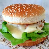 モッツァレラチーズたっぷりのチーズバーガー